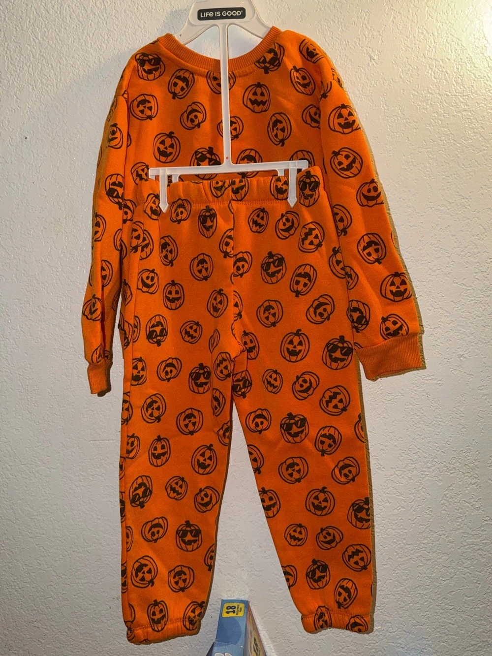 2 unisex 4T Halloween Sets (4pcs)